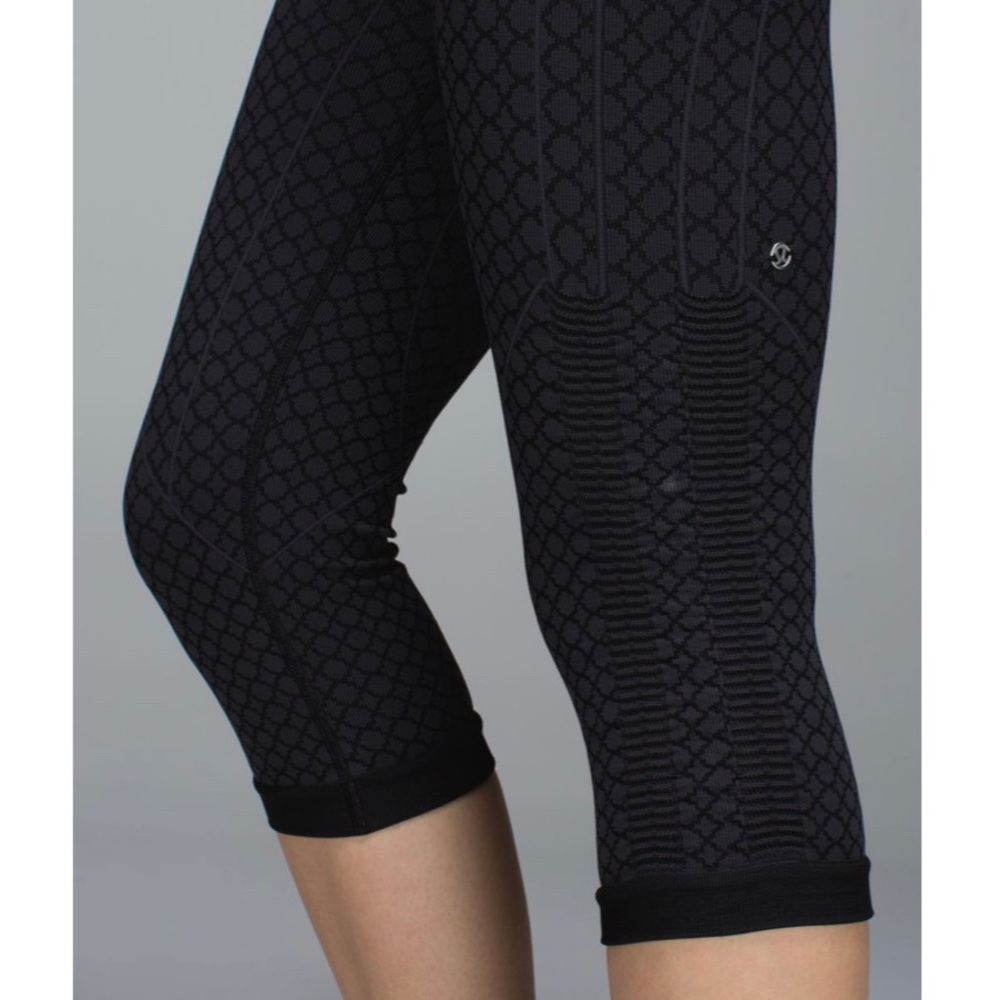 Lululemon In The Flow Crop II (First Release)